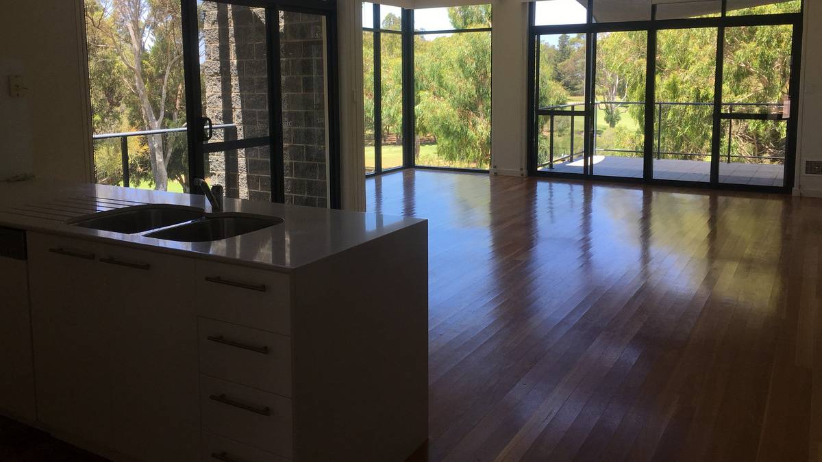 12 Golfers Retreat, Halls Head, WA 6210 AUS