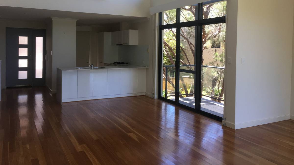 12 Golfers Retreat, Halls Head, WA 6210 AUS