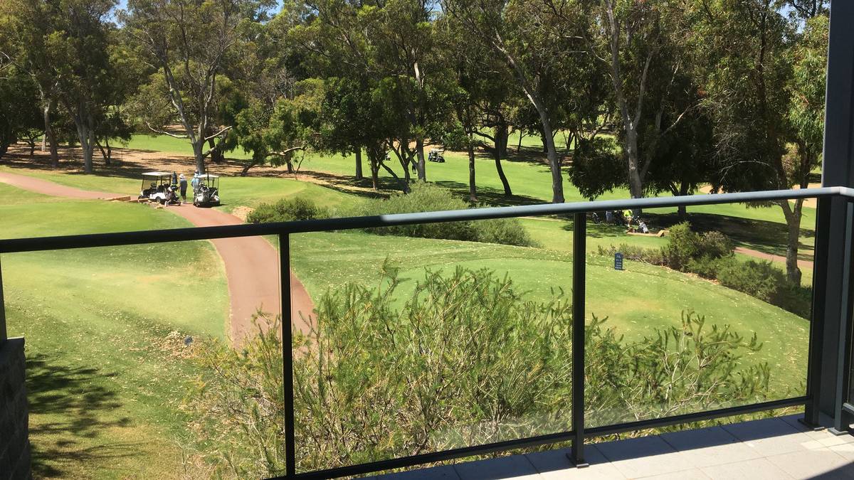 12 Golfers Retreat, Halls Head, WA 6210 AUS