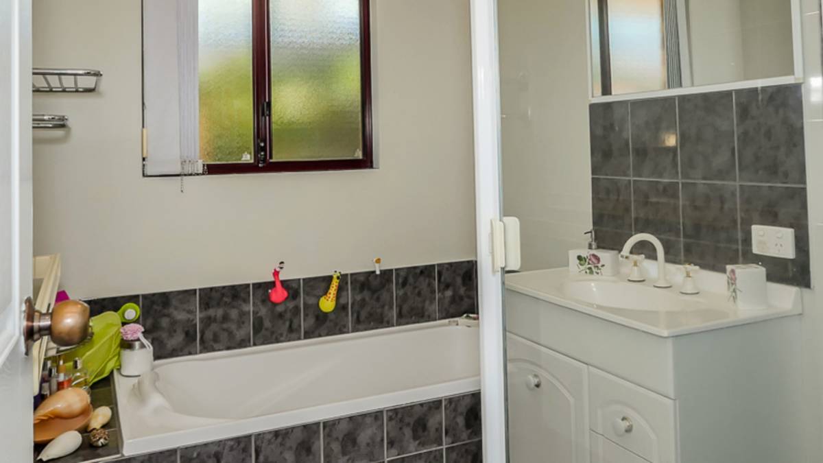 6 Allora Close, Dudley Park, WA 6210 AUS