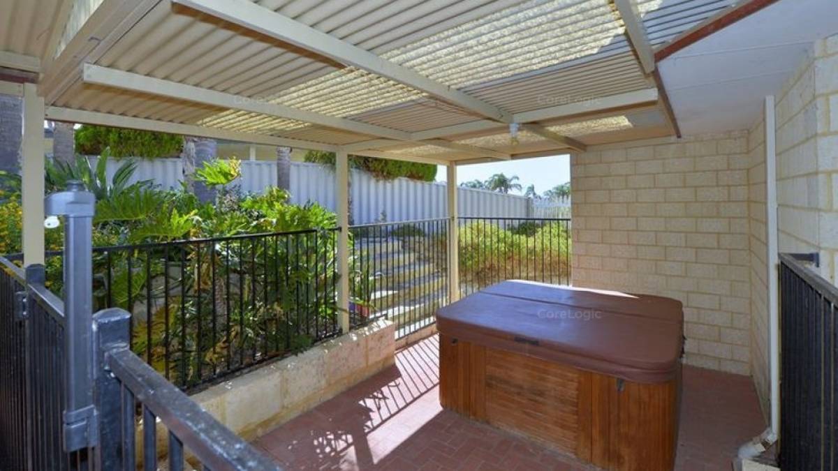 4 Selloa Court, Halls Head, WA 6210 AUS