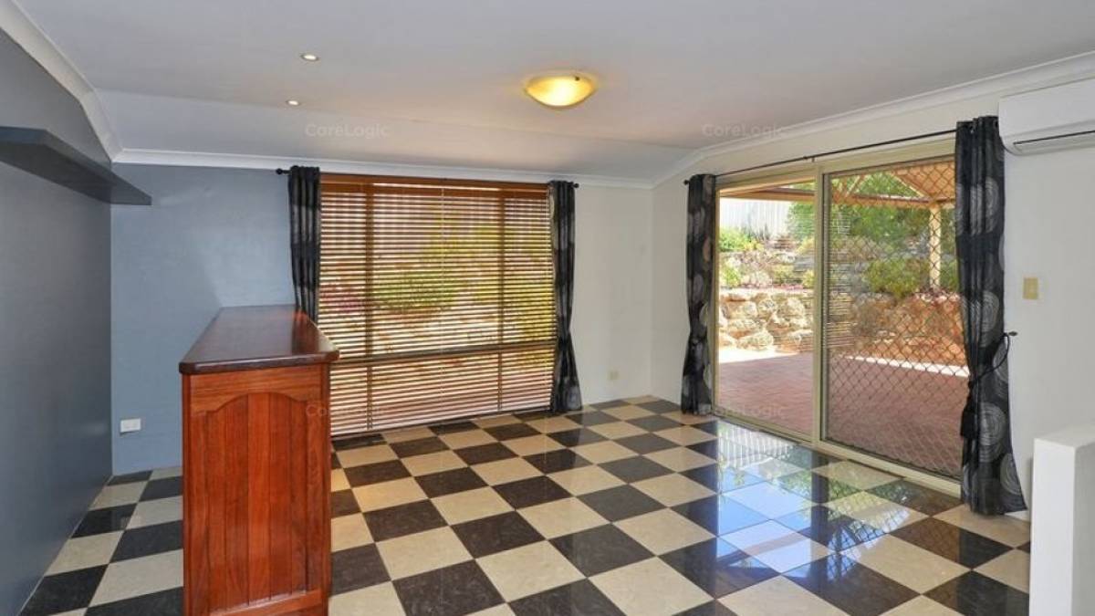 4 Selloa Court, Halls Head, WA 6210 AUS