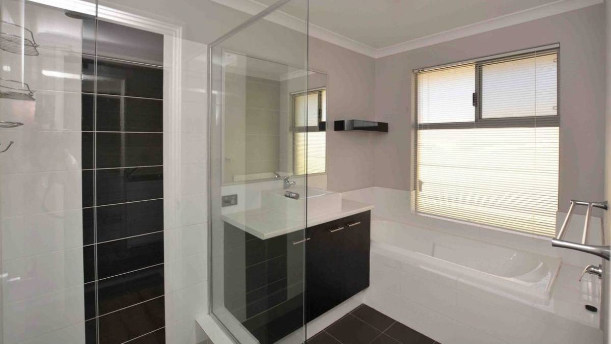 4 Hummingbird Way, Singleton, WA 6175 AUS