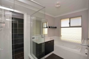 4 Hummingbird Way, Singleton, WA 6175 AUS
