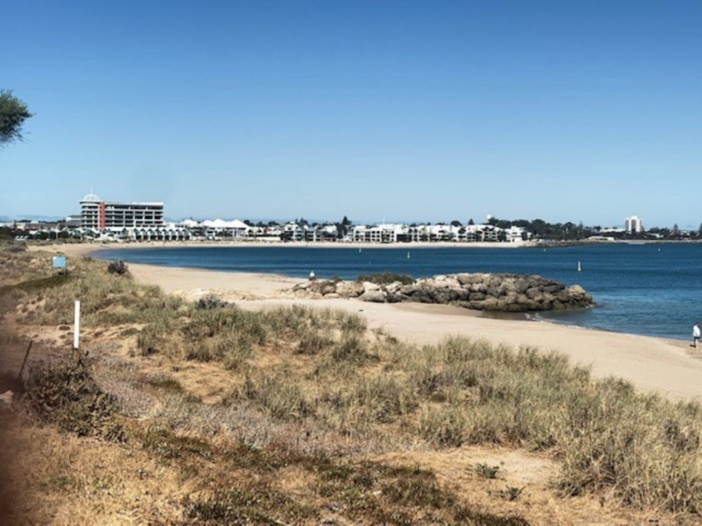17 Tallas Road, Silver Sands - Thumbnail 2