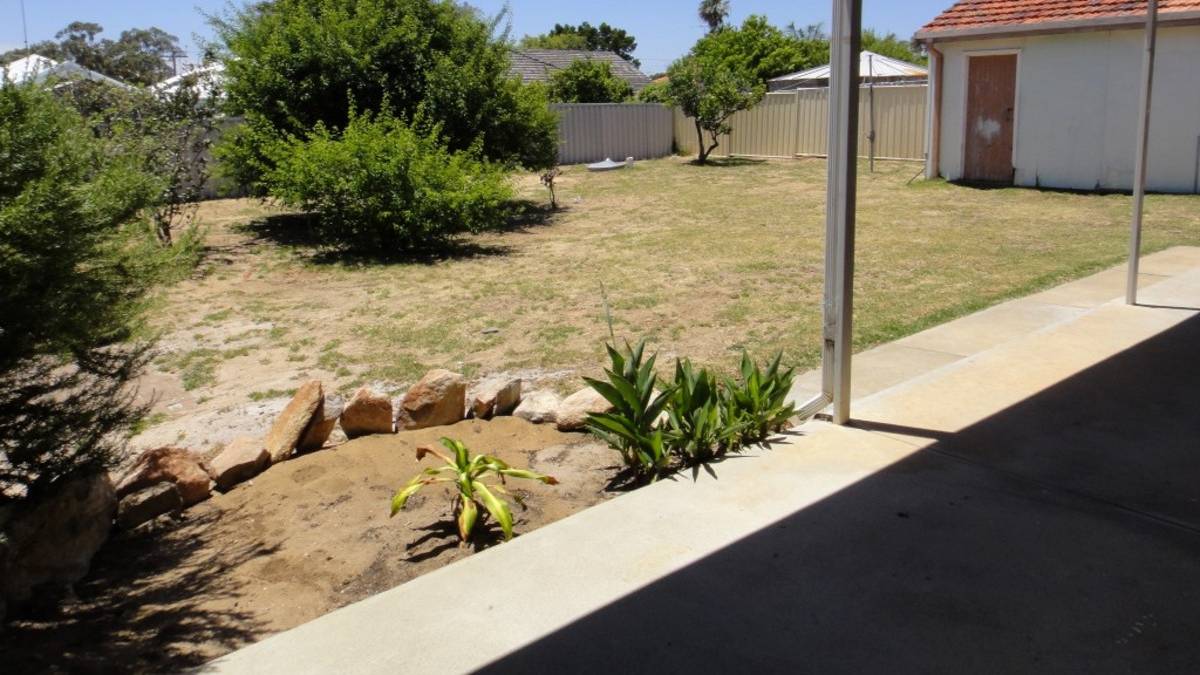 54 Leslie Street, DUDLEY PARK, WA 6210 AUS