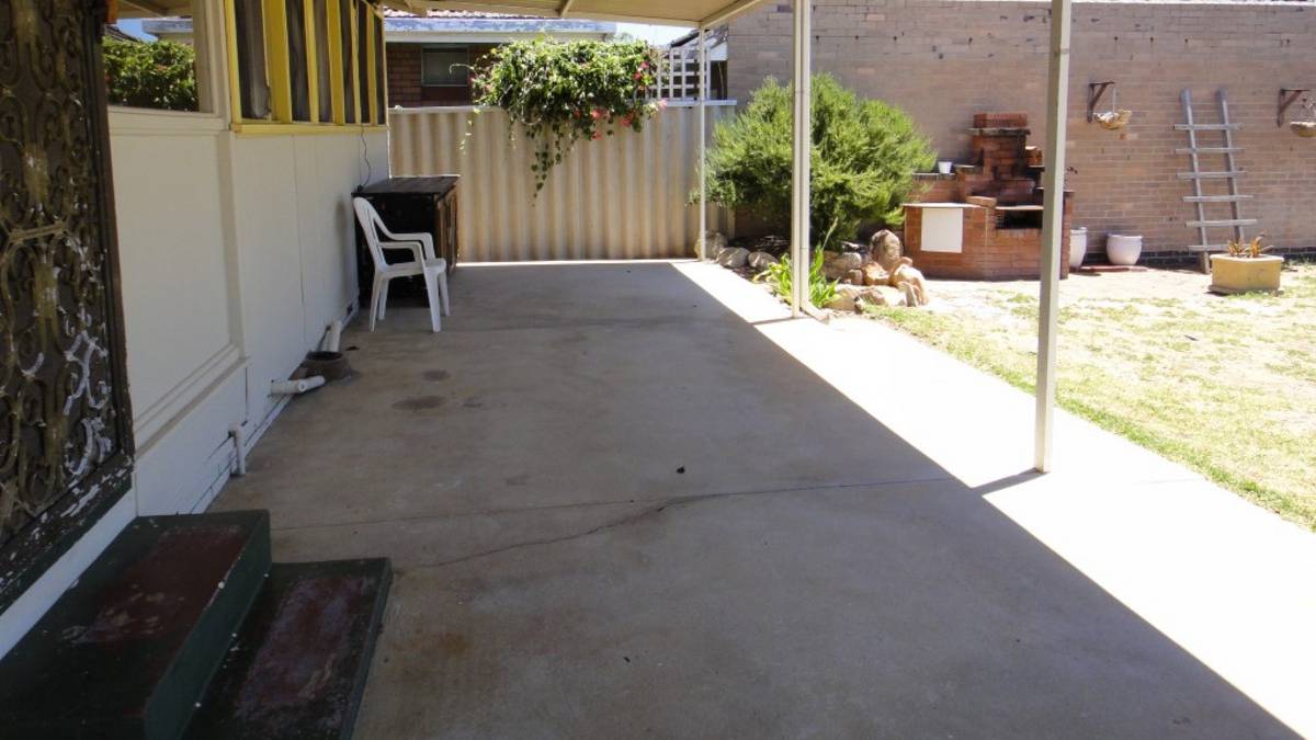 54 Leslie Street, DUDLEY PARK, WA 6210 AUS