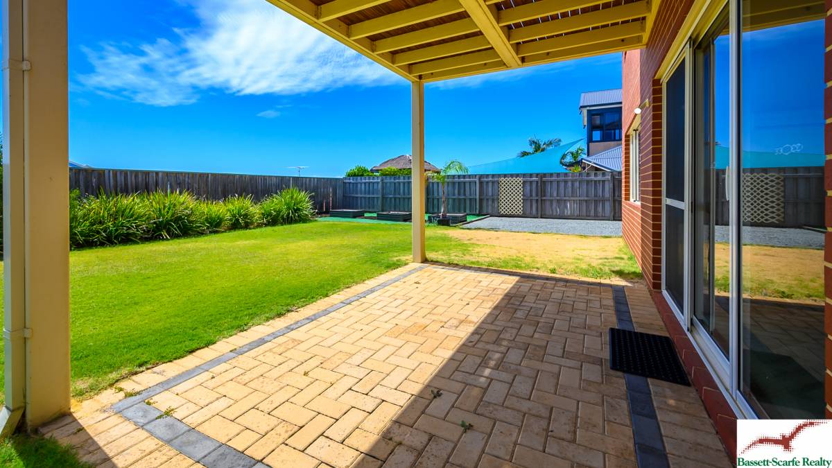 14 Lilly Pilly Lookout, HALLS HEAD, WA 6210 AUS