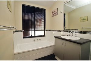 5 Goldsworthy Loop, DAWESVILLE, WA 6211 AUS
