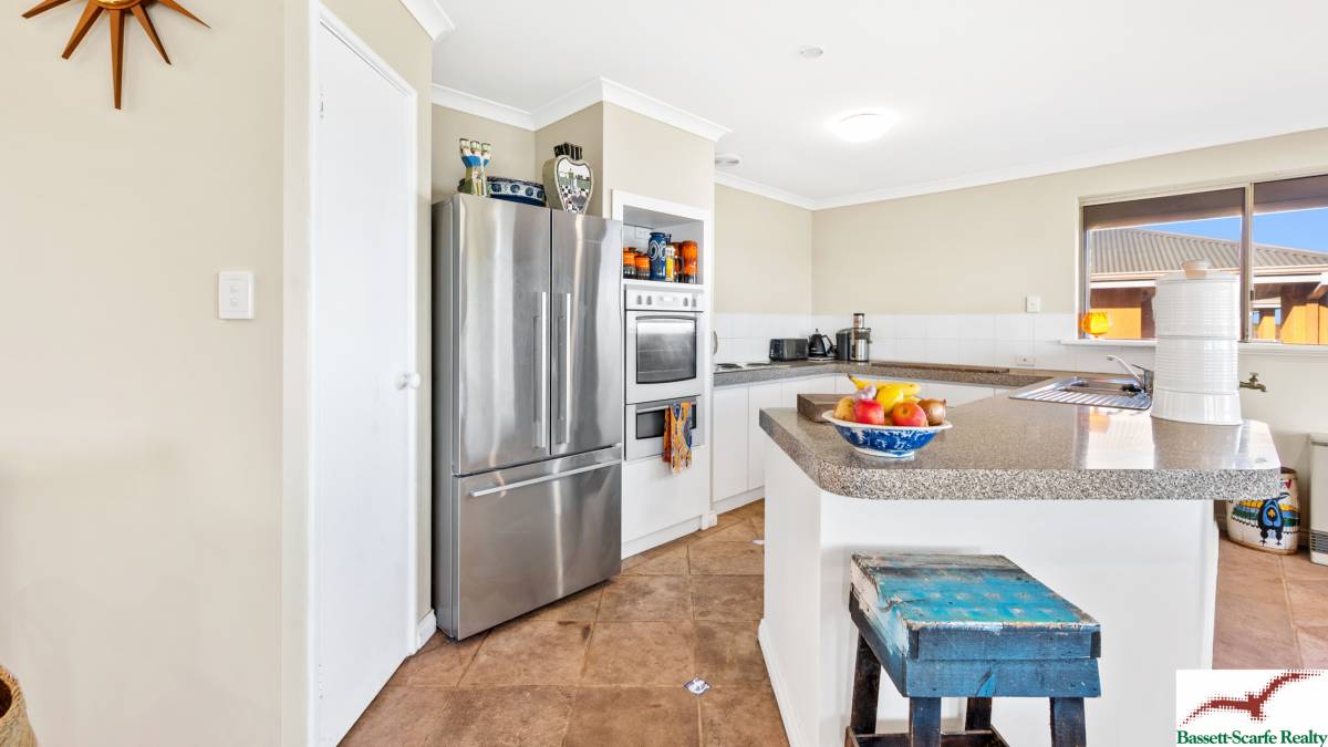 39 Caravel Way, Halls Head, WA 6210 AUS