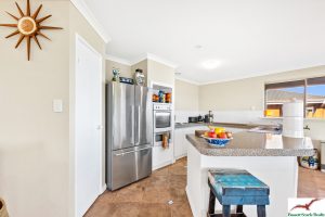 39 Caravel Way, Halls Head, WA 6210 AUS