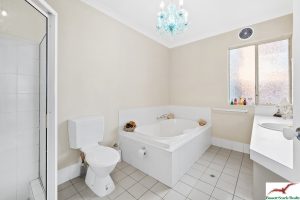 39 Caravel Way, Halls Head, WA 6210 AUS