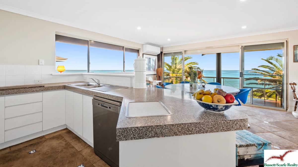 39 Caravel Way, Halls Head, WA 6210 AUS
