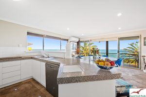 39 Caravel Way, Halls Head, WA 6210 AUS