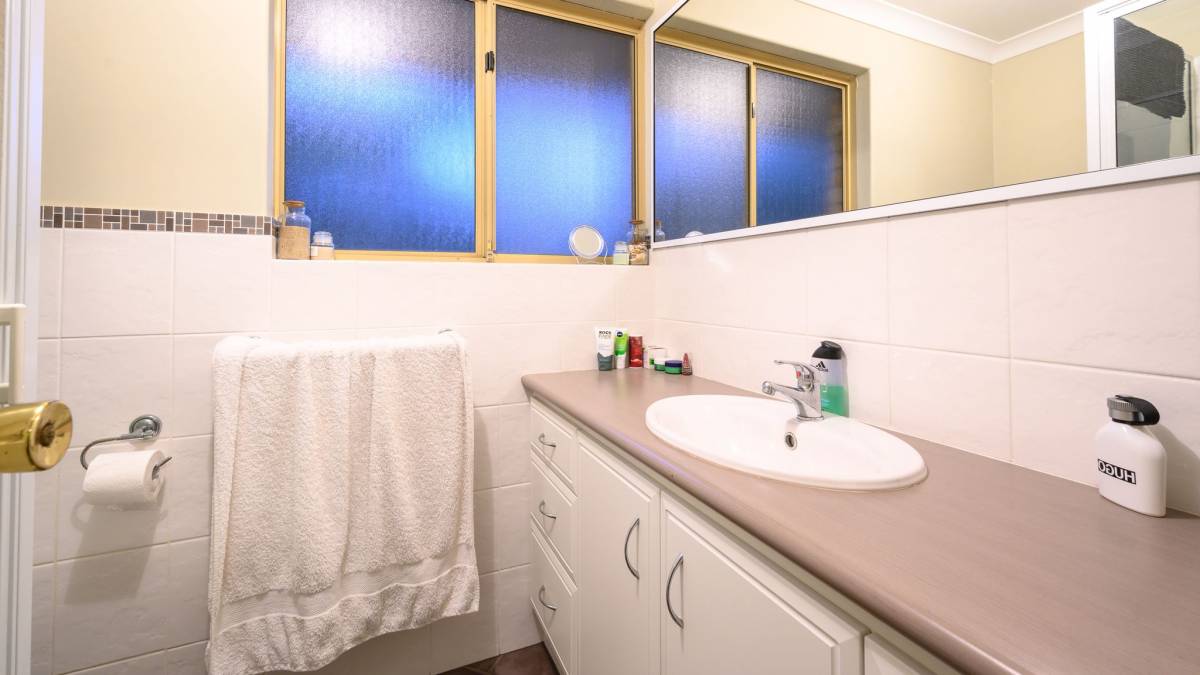 5 Oleander Place, Halls Head, WA 6210 AUS