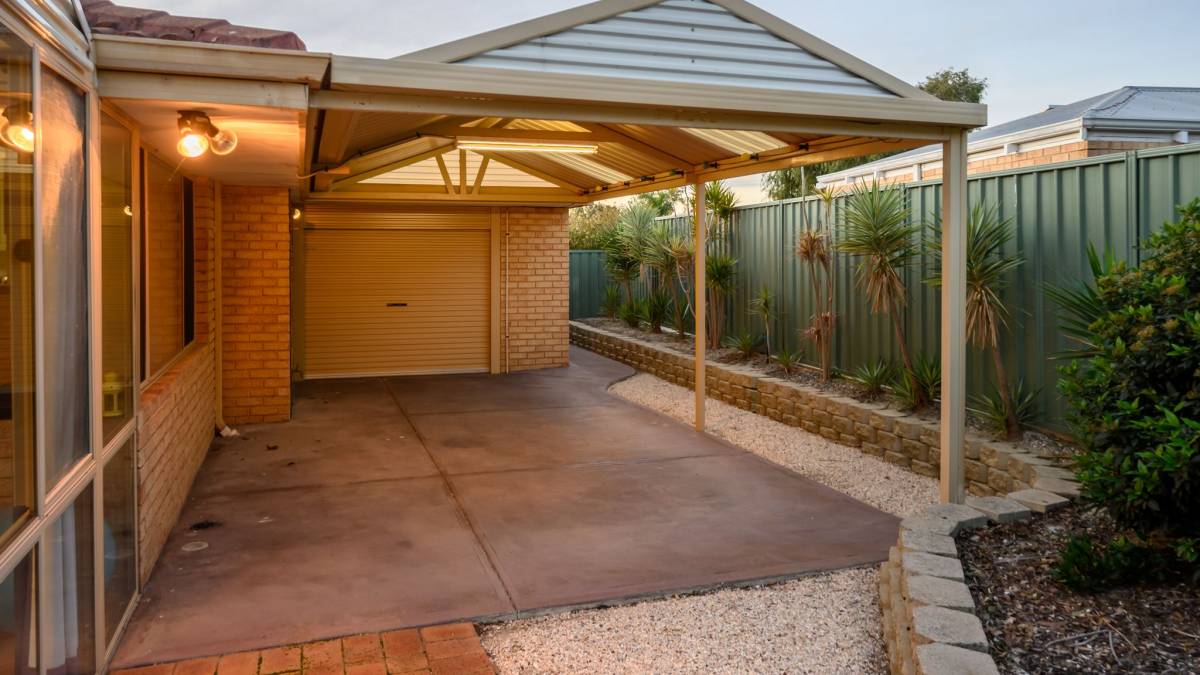 5 Oleander Place, Halls Head, WA 6210 AUS