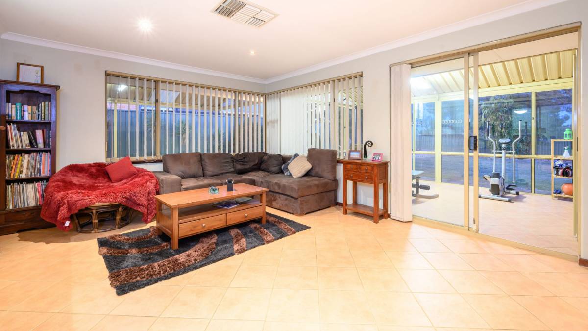 5 Oleander Place, Halls Head, WA 6210 AUS