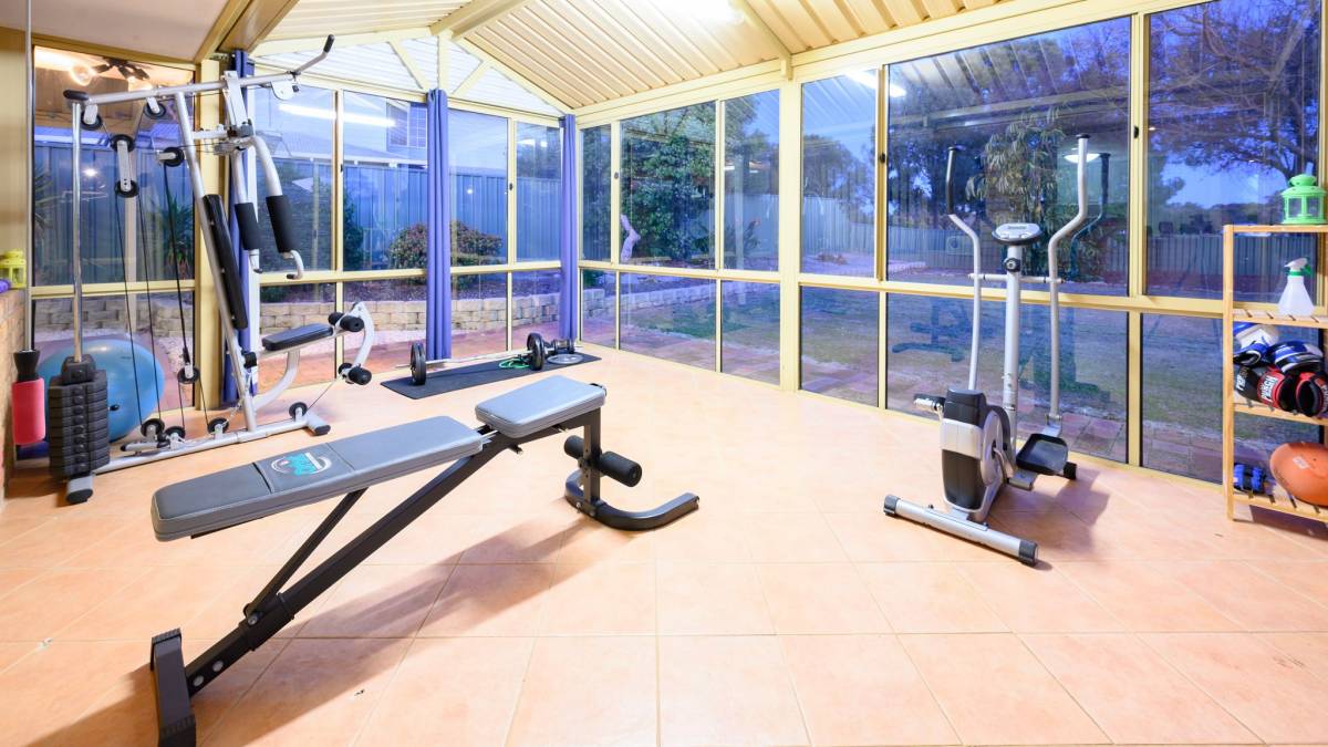 5 Oleander Place, Halls Head, WA 6210 AUS