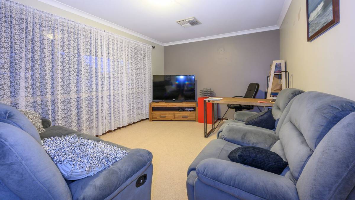 5 Oleander Place, Halls Head, WA 6210 AUS