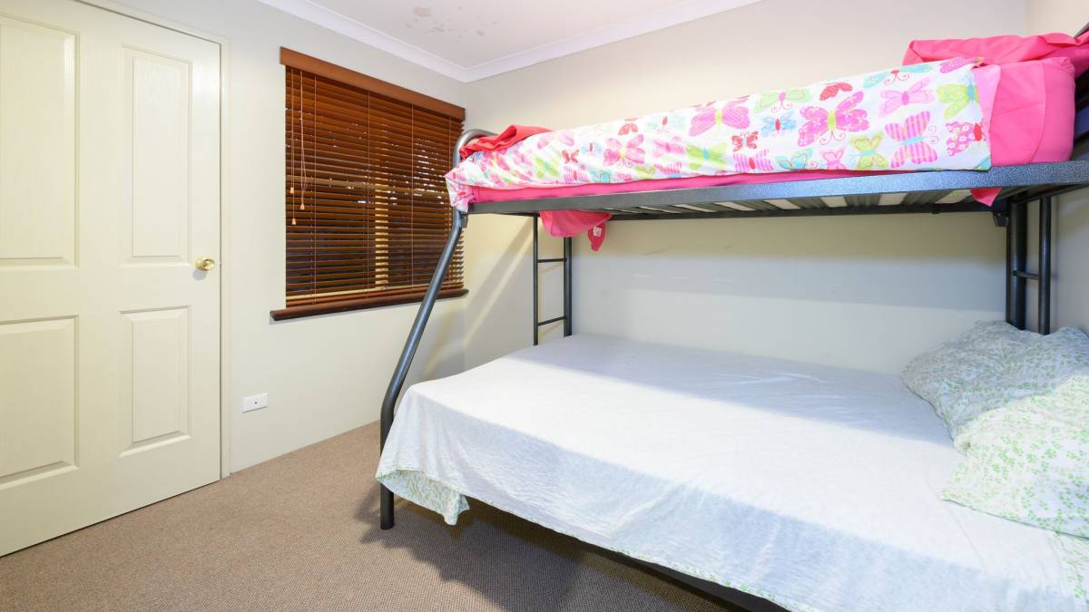 5 Oleander Place, Halls Head, WA 6210 AUS