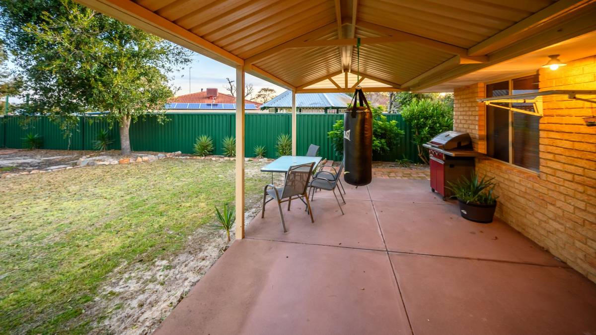5 Oleander Place, Halls Head, WA 6210 AUS