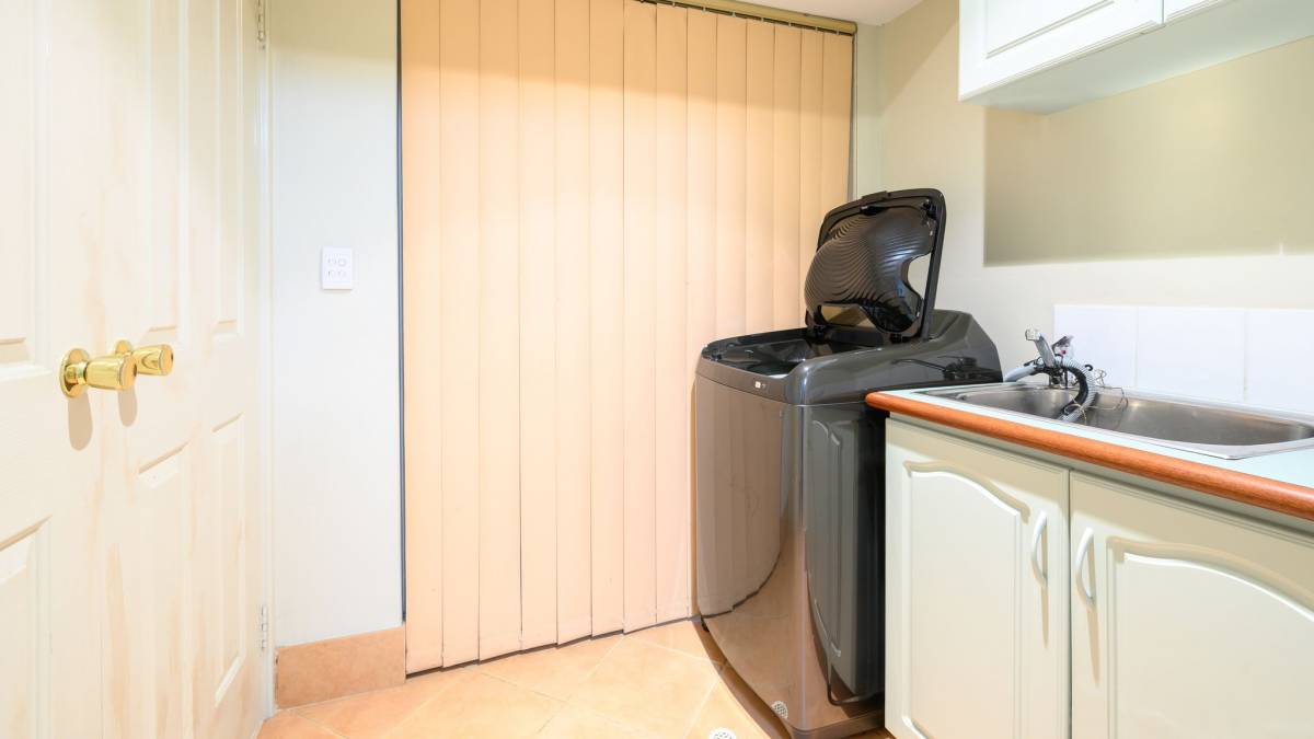 5 Oleander Place, Halls Head, WA 6210 AUS
