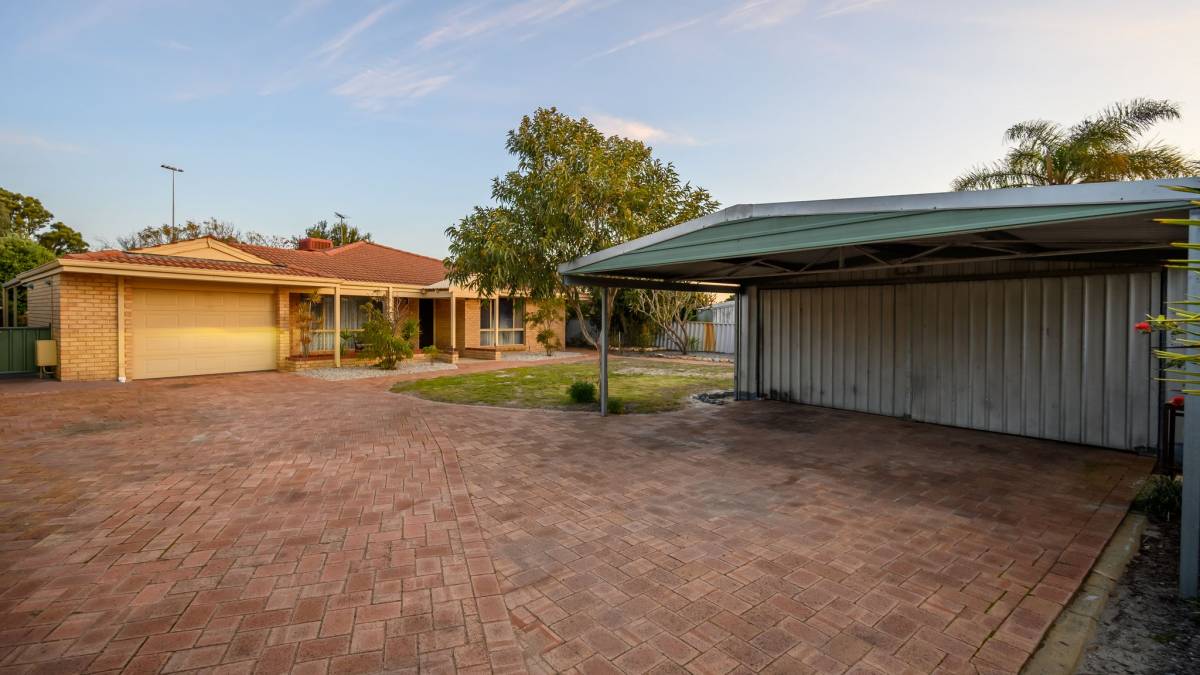 5 Oleander Place, Halls Head, WA 6210 AUS