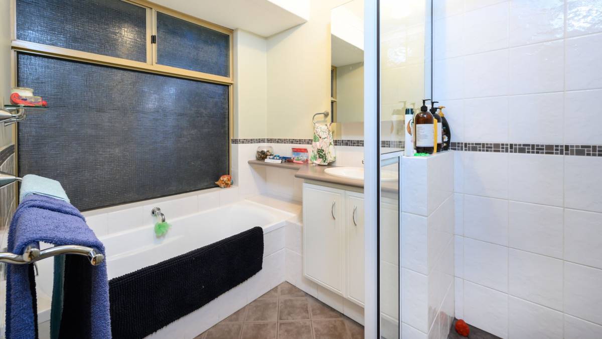 5 Oleander Place, Halls Head, WA 6210 AUS
