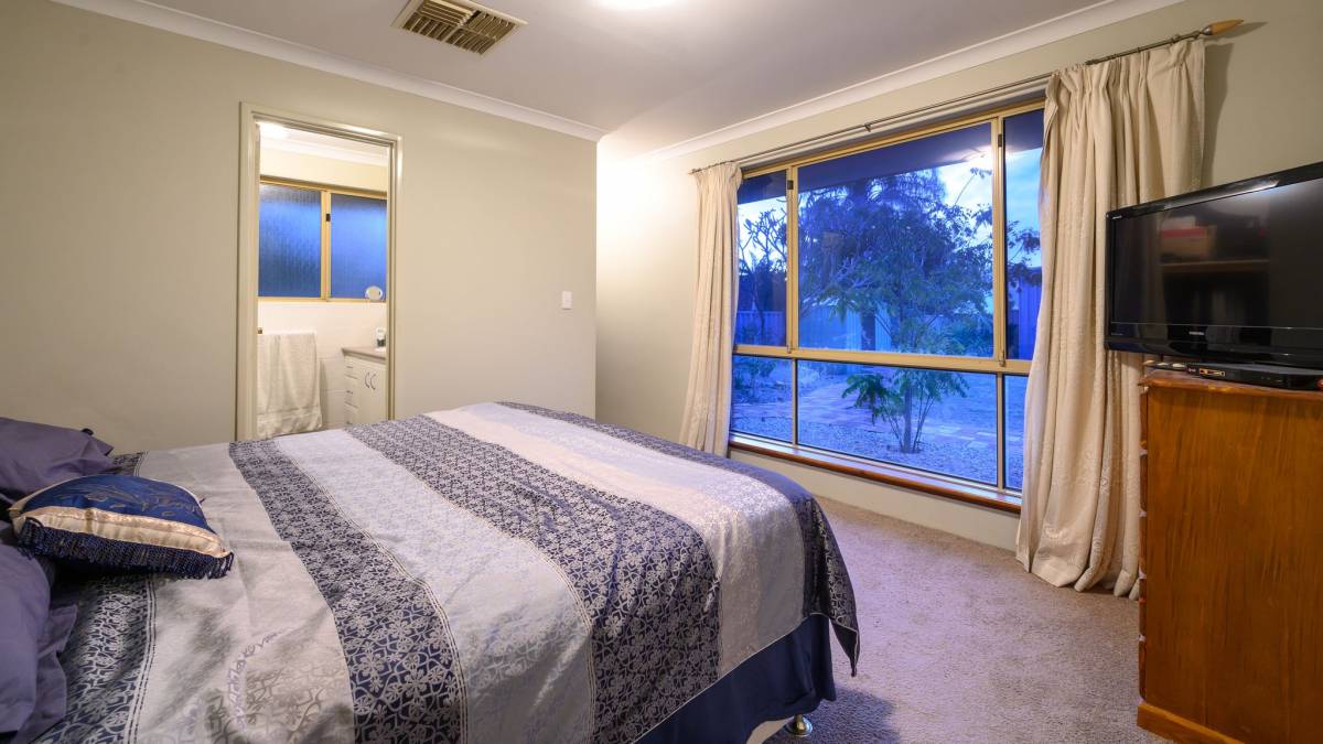 5 Oleander Place, Halls Head, WA 6210 AUS