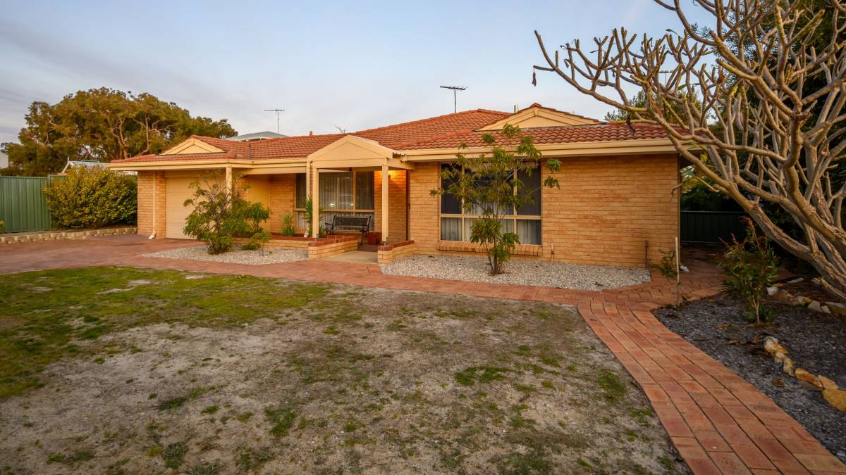 5 Oleander Place, Halls Head, WA 6210 AUS