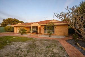 5 Oleander Place, Halls Head, WA 6210 AUS