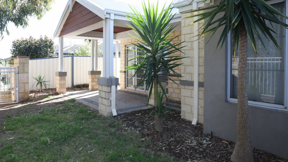 8 Still Meadow Turn, Meadow Springs, WA 6210 AUS