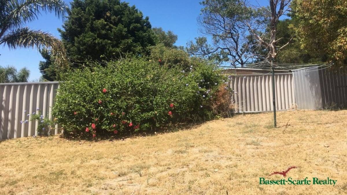 32 Casuarina Drive, HALLS HEAD, WA 6210 AUS