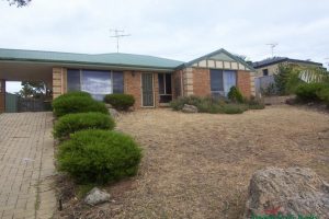 32 Casuarina Drive, HALLS HEAD, WA 6210 AUS