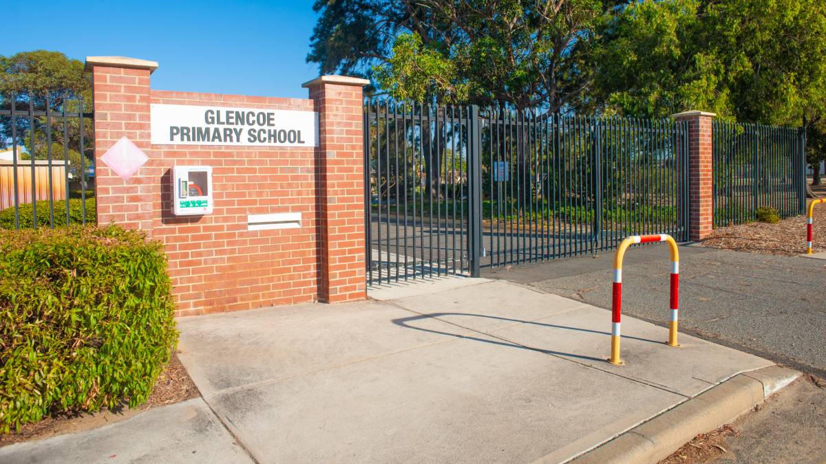 1 Arundel Drive, Halls Head, WA 6210 AUS