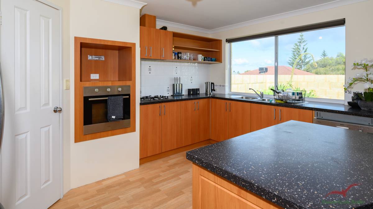 53 Buckingham Drive, WANNANUP, WA 6210 AUS