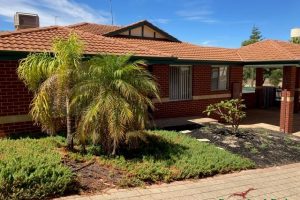 10 Valley Road, Halls Head, WA 6210 AUS