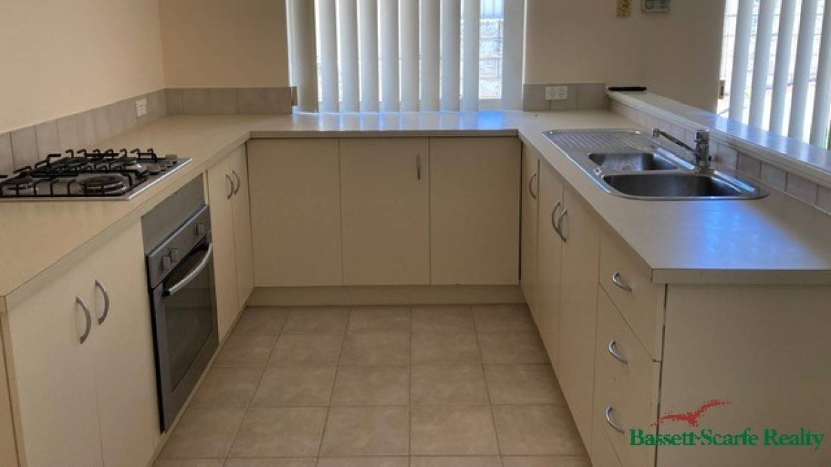 10 Valley Road, Halls Head, WA 6210 AUS