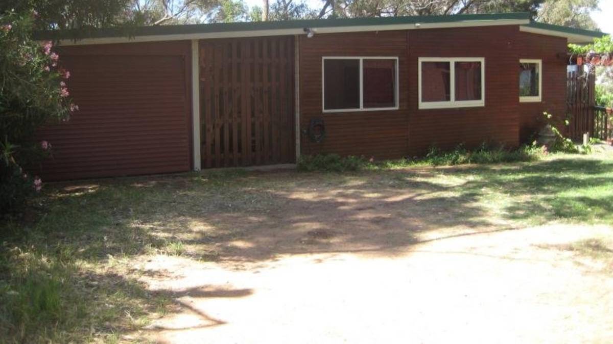 4 Hill Street, HALLS HEAD, WA 6210 AUS