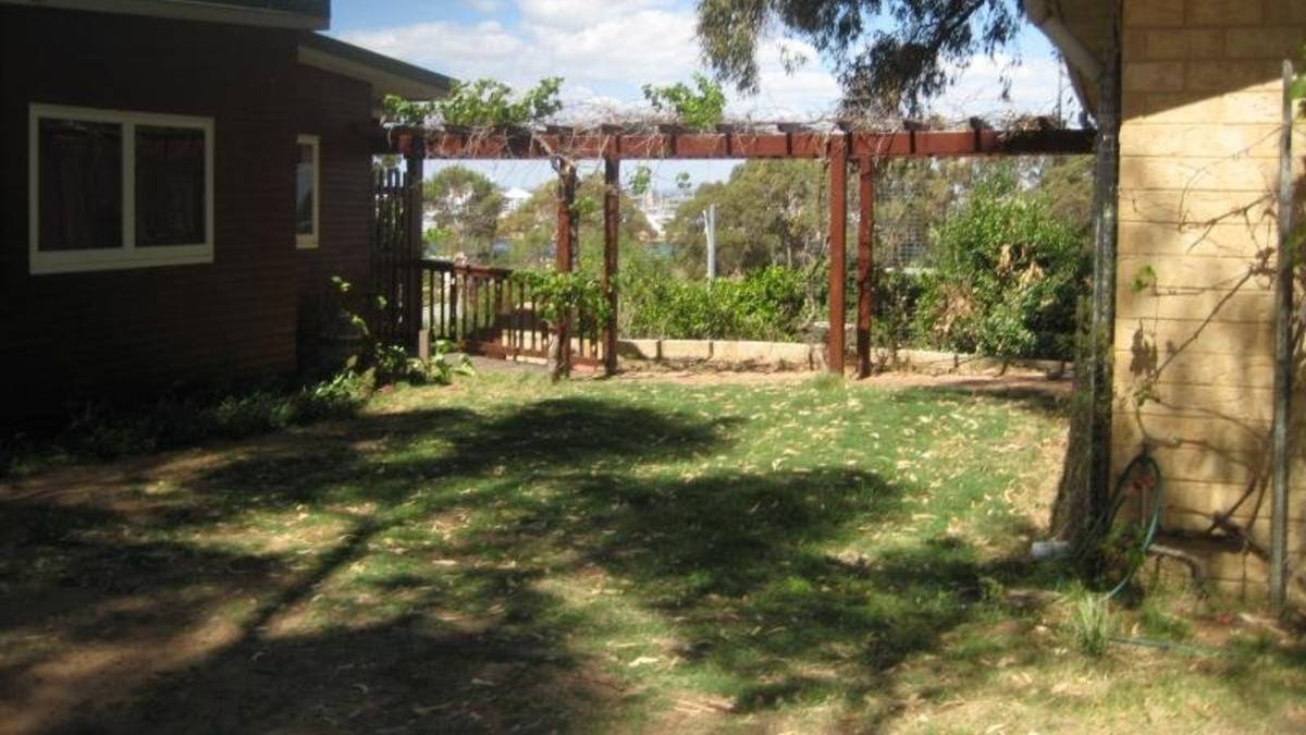 4 Hill Street, HALLS HEAD, WA 6210 AUS
