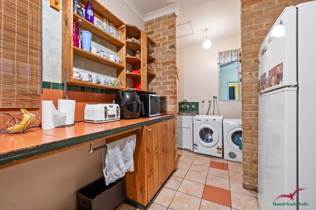13 Saskatchewan Way, Greenfields - Thumbnail 3