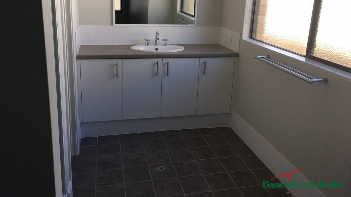 20 Loretta Parkway, Lakelands, WA 6180 AUS