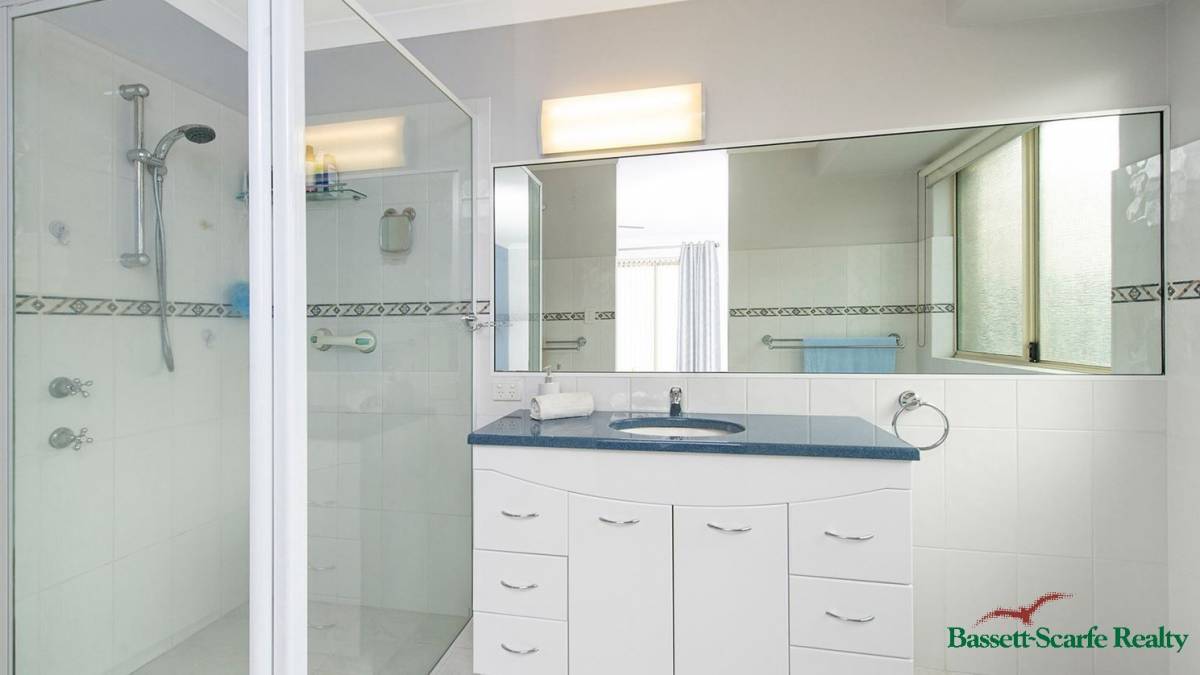 21 Lambourne Place, Halls Head, WA 6210 AUS