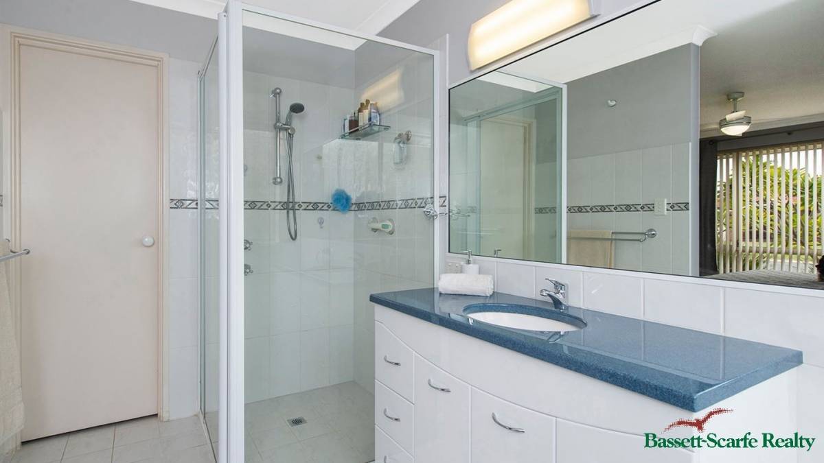 21 Lambourne Place, Halls Head, WA 6210 AUS
