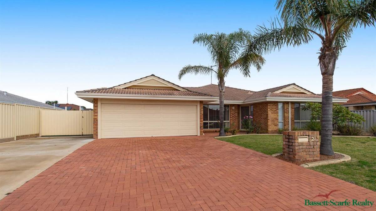 21 Lambourne Place, Halls Head, WA 6210 AUS