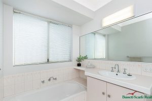 21 Lambourne Place, Halls Head, WA 6210 AUS