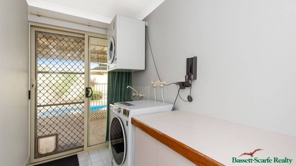 21 Lambourne Place, Halls Head, WA 6210 AUS