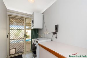 21 Lambourne Place, Halls Head, WA 6210 AUS