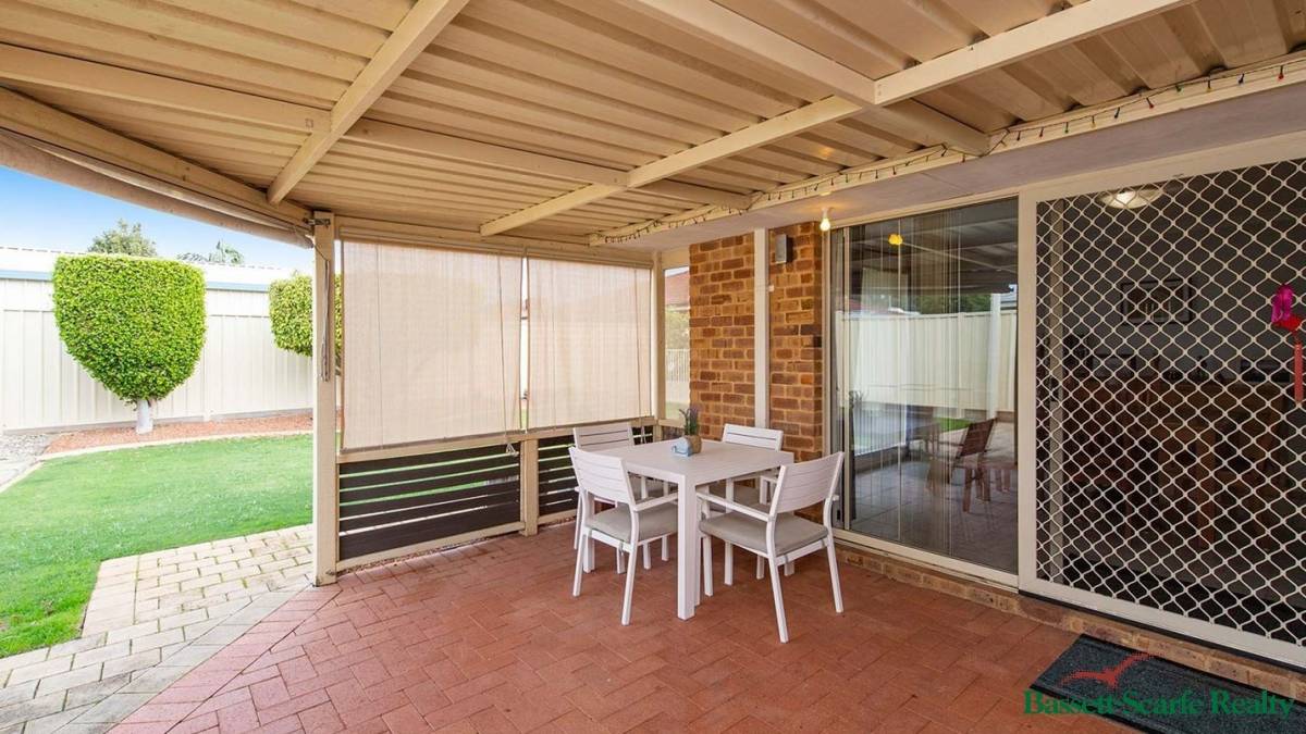21 Lambourne Place, Halls Head, WA 6210 AUS