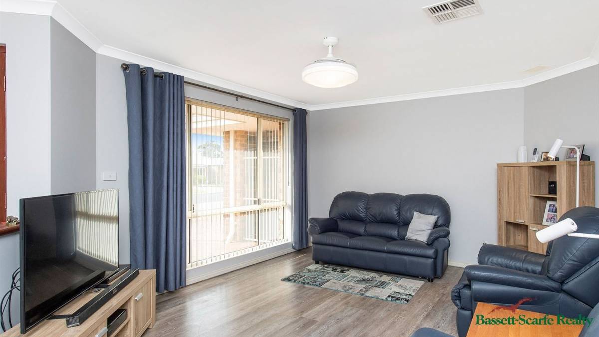 21 Lambourne Place, Halls Head, WA 6210 AUS